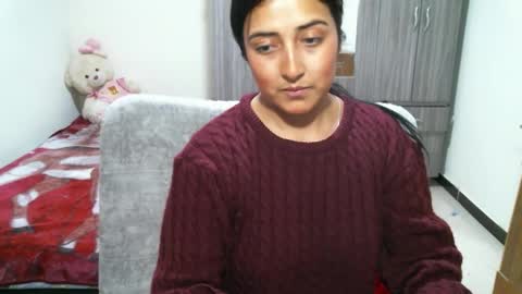 couplecaliente10 online show from December 4, 1:48 am