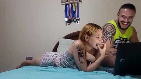 Snapshot of couplehot1515 chatting on March 5, 2:14 am couplehot1515 online show from March 5, 2:14 am