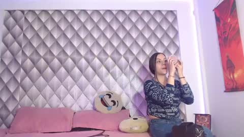 Couplelatin online show from April 18, 6:39 am