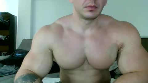 couplemuscle40 online show from September 19, 2:29 pm