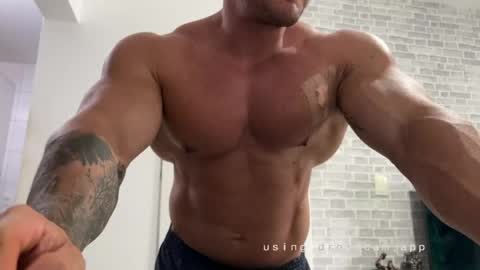 Snapshot of couplemuscle40 chatting on May 8, 2:55 pm couplemuscle40 online show from May 8, 2:55 pm