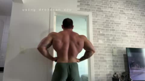 Snapshot of couplemuscle40 chatting on May 14, 1:29 pm couplemuscle40 online show from May 14, 1:29 pm