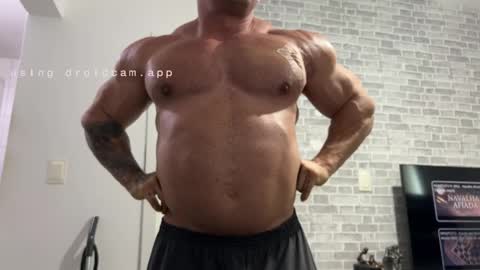 Snapshot of couplemuscle40 chatting on May 19, 4:57 pm couplemuscle40 online show from May 19, 4:57 pm