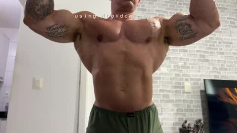 Snapshot of couplemuscle40 chatting on June 2, 2:41 pm couplemuscle40 online show from June 2, 2:41 pm