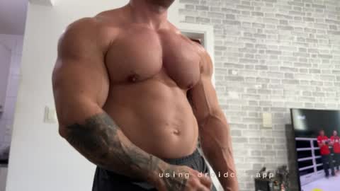 Snapshot of couplemuscle40 chatting on June 5, 2:12 pm couplemuscle40 online show from June 5, 2:12 pm
