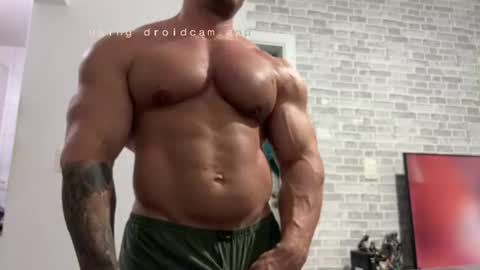 couplemuscle40 online show from July 22, 3:37 pm