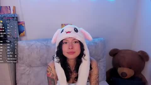 Snapshot of couplevibes_ chatting on June 19, 3:00 am Emily Andy online show from June 19, 3:00 am