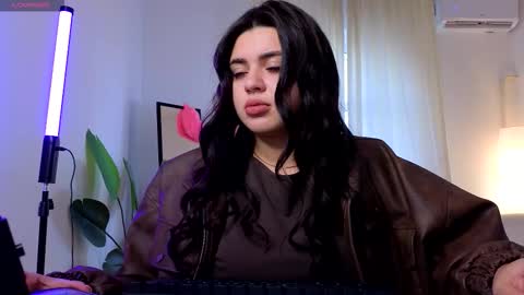Snapshot of courtneyk_ chatting on September 28, 1:27 pm Courtney online show from September 28, 1:27 pm