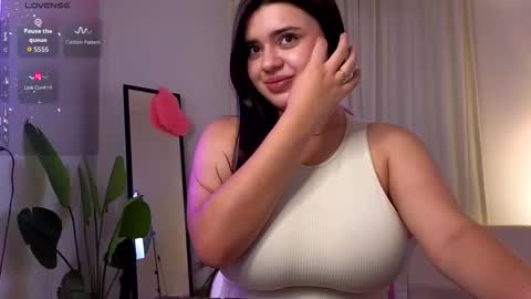Snapshot of courtneyk_ chatting on October 18, 2:29 pm Courtney online show from October 18, 2:29 pm
