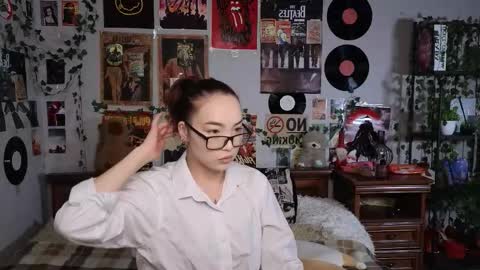 Yuna online show from November 16, 7:30 pm