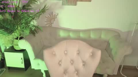 coy_emo_princess online show from July 4, 10:32 am