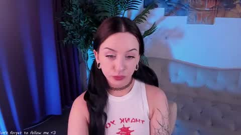 coy_emo_princess online show from July 23, 10:57 am