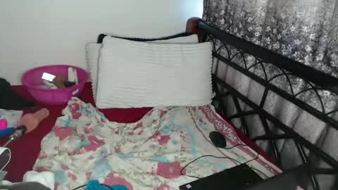 Snapshot of cozy_dion chatting on June 6, 10:09 am Erykah online show from June 6, 10:09 am