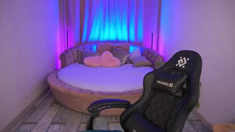 cozymell online show from November 27, 2:52 pm