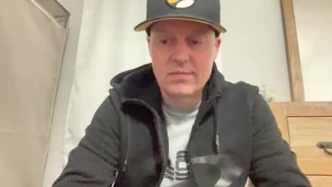 Snapshot of cqeason chatting on March 4, 2:06 am crashout360 online show from March 4, 2:06 am