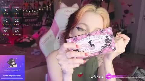 Snapshot of crackling_tati chatting on November 4, 8:30 pm Tati online show from November 4, 8:30 pm