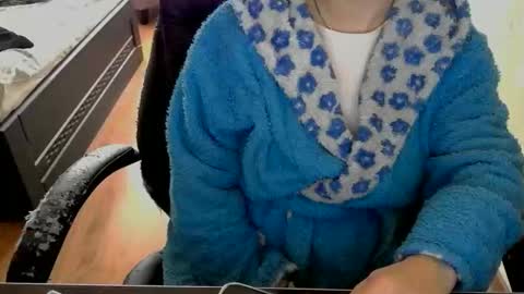 Snapshot of crafty_kity chatting on April 16, 8:48 am Mary online show from April 16, 8:48 am
