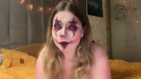 Elise online show from October 31, 9:49 pm