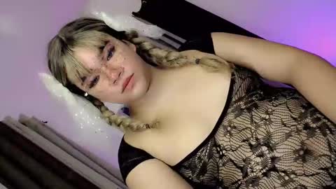 Hot Ayisha online show from March 7, 6:49 pm