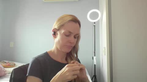 Anny online show from April 29, 12:31 pm