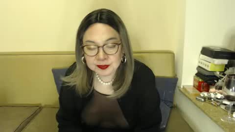 Snapshot of crazychika chatting on December 3, 5:45 pm Kelly   online show from December 3, 5:45 pm