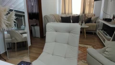 LAURA online show from February 4, 12:55 pm