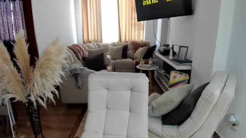 Snapshot of crazygirlsweet chatting on June 10, 12:15 pm LAURA online show from June 10, 12:15 pm