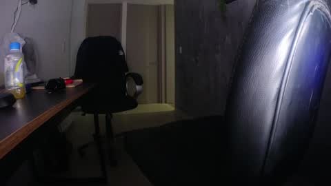 Snapshot of crazylive5 chatting on January 27, 2:53 am crazylive5 online show from January 27, 2:53 am