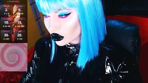 Snapshot of crazypinkyball chatting on May 20, 9:15 am Roxy online show from May 20, 9:15 am