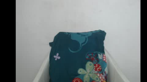 crazyslut17 online show from April 20, 7:26 pm