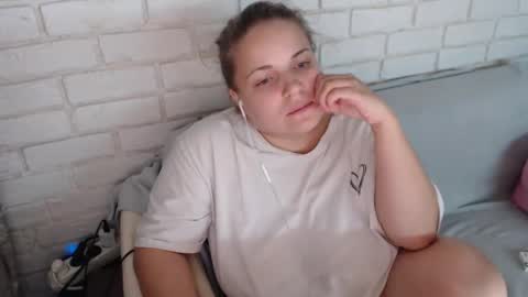 Crazyy Girl  online show from October 31, 3:24 pm