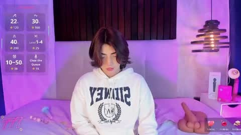 Snapshot of creamy_angelo chatting on June 1, 8:10 pm creamy_angelo online show from June 1, 8:10 pm