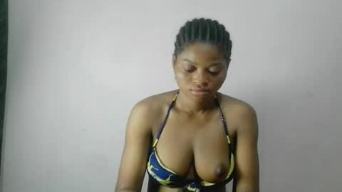 Snapshot of creamy_babyx chatting on May 13, 12:35 pm Creamy babyx online show from May 13, 12:35 pm