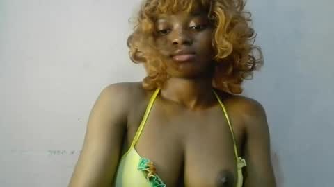 Snapshot of creamy_babyx chatting on June 18, 9:09 am Creamy babyx online show from June 18, 9:09 am