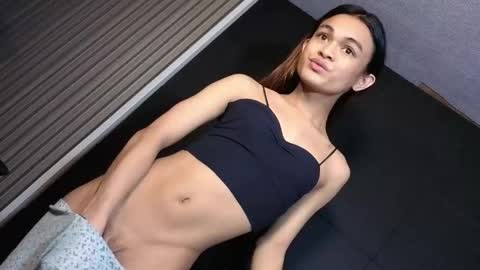 Snapshot of creamy_delilah chatting on June 5, 10:21 am Delilah online show from June 5, 10:21 am