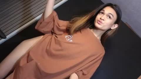 Snapshot of creamy_delilah chatting on June 15, 4:31 pm Delilah online show from June 15, 4:31 pm