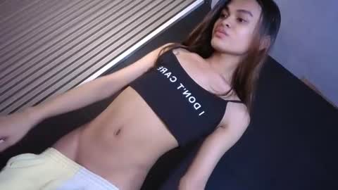Snapshot of creamy_delilah chatting on June 23, 8:56 am Delilah online show from June 23, 8:56 am