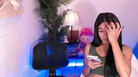 Snapshot of creamy_drake chatting on December 9, 8:12 pm creamy_drake online show from December 9, 8:12 pm