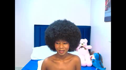 Snapshot of creamybabee chatting on March 22, 12:03 am queen online show from March 22, 12:03 am