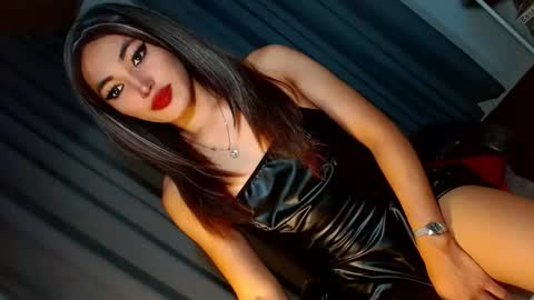Snapshot of creamycum_celinexxx chatting on January 7, 7:49 pm Celine online show from January 7, 7:49 pm