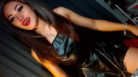 Snapshot of creamycum_celinexxx chatting on January 9, 4:17 pm Celine online show from January 9, 4:17 pm