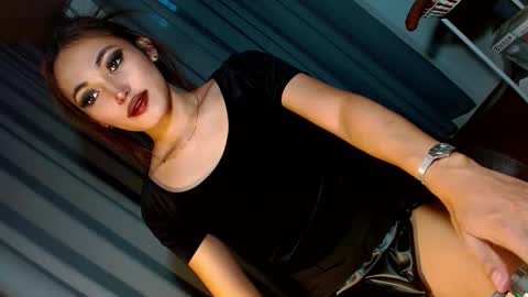 Snapshot of creamycum_celinexxx chatting on January 14, 10:34 pm Celine online show from January 14, 10:34 pm