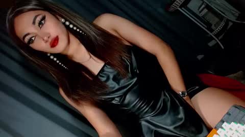 Snapshot of creamycum_celinexxx chatting on January 17, 10:34 pm Celine online show from January 17, 10:34 pm