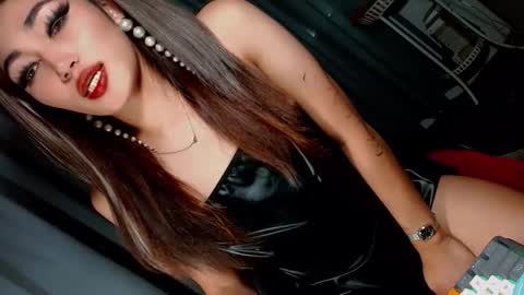 Snapshot of creamycum_celinexxx chatting on January 18, 1:41 am Celine online show from January 18, 1:41 am