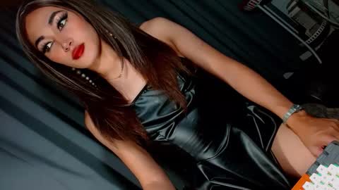 Snapshot of creamycum_celinexxx chatting on January 18, 7:37 pm Celine online show from January 18, 7:37 pm