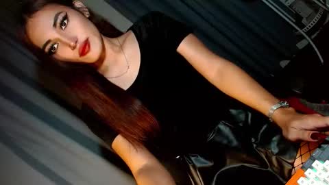Snapshot of creamycum_celinexxx chatting on January 23, 10:22 pm Celine online show from January 23, 10:22 pm