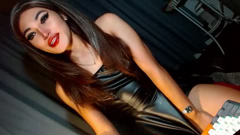 Snapshot of creamycum_celinexxx chatting on January 24, 4:39 pm Celine online show from January 24, 4:39 pm