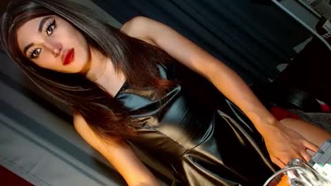 Snapshot of creamycum_celinexxx chatting on January 27, 4:11 pm Celine online show from January 27, 4:11 pm