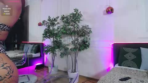 Snapshot of creamyinkk chatting on October 27, 12:31 pm Sophie online show from October 27, 12:31 pm