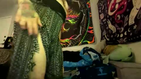 Snapshot of creamykellz chatting on October 12, 1:54 pm creamykellz online show from October 12, 1:54 pm